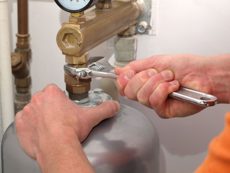 4 Reasons to Hire a Contractor for Water Heater Repair in Fairfax VA